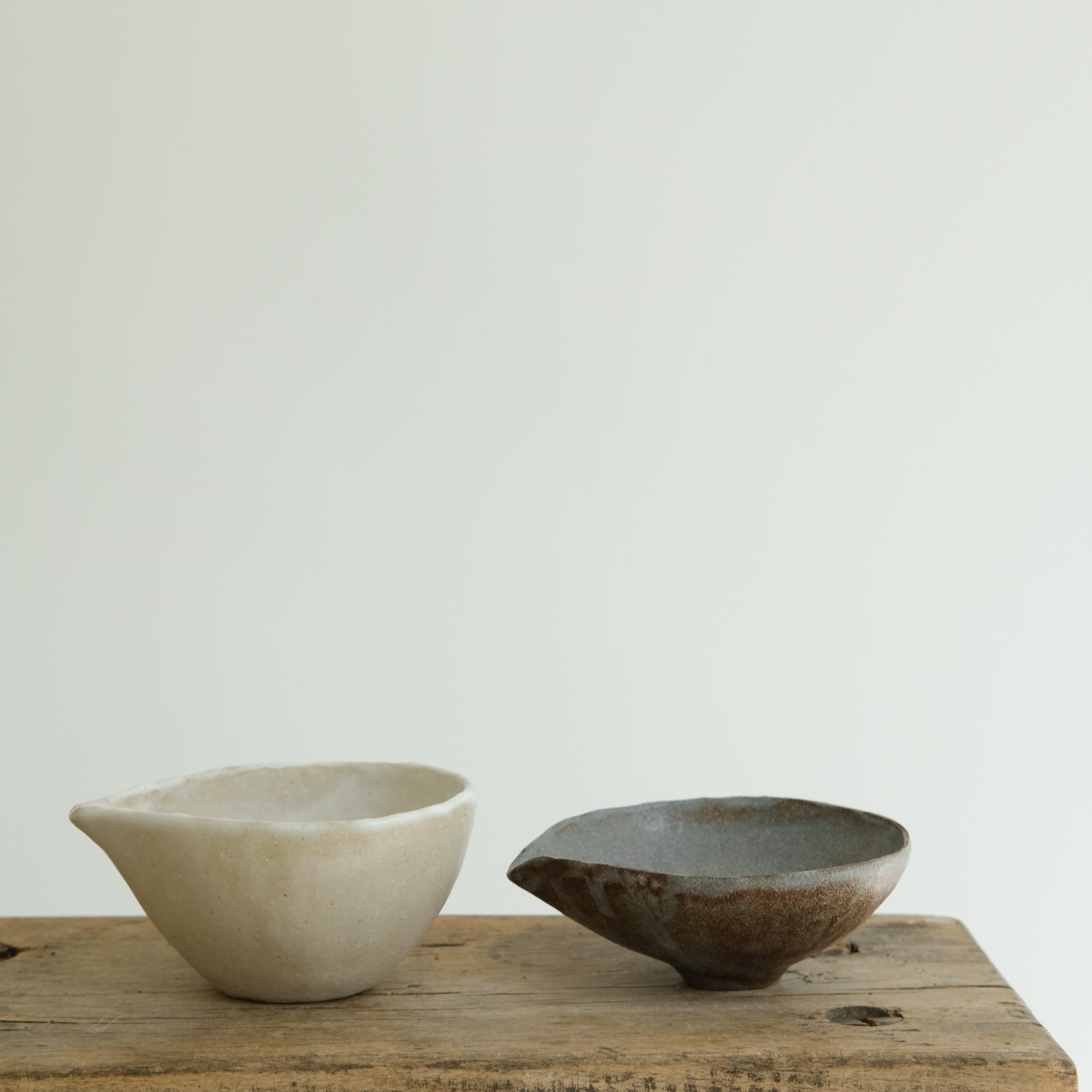 Verseuse en grès rouge D 9cm(j) - gris de Cups cups cups chez Brutal Ceramics