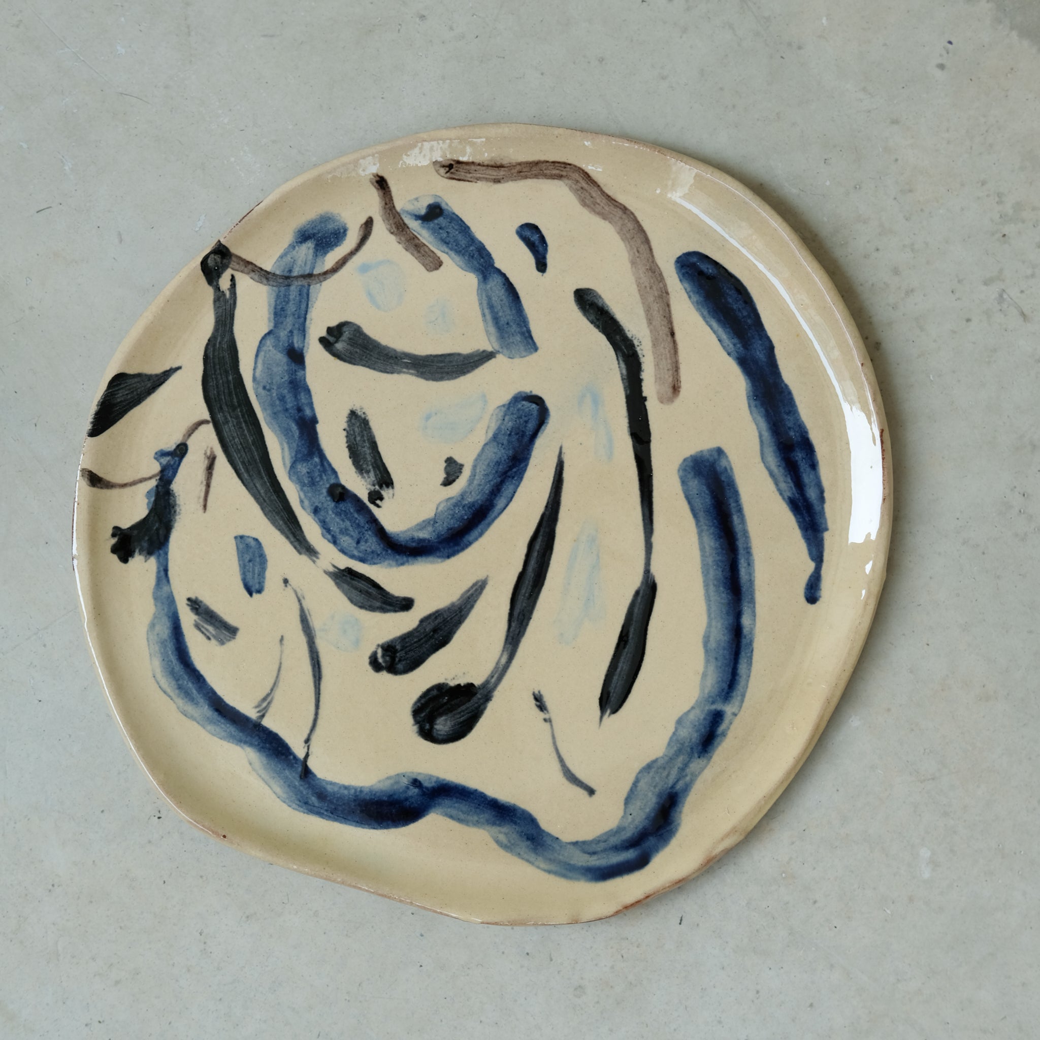 Assiette 11 GM D25cm en faience rouge multicolore par Héloïse Bariol 