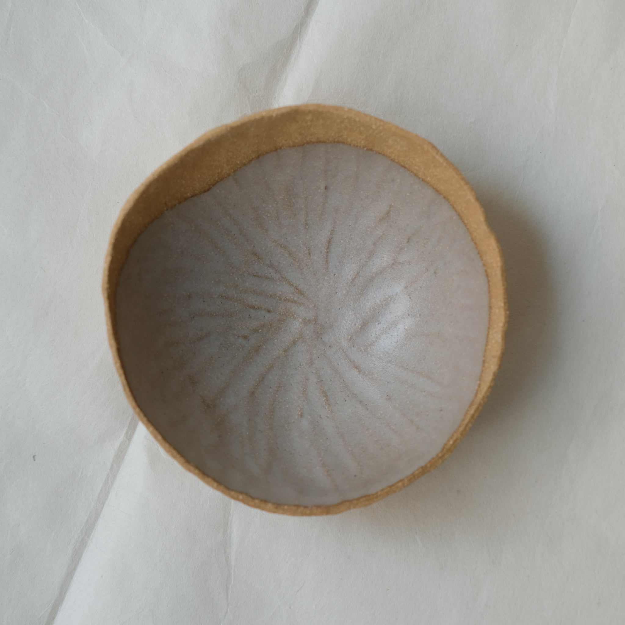 Bol en grès roux de Léa Baldassari chez Brutal Ceramics
