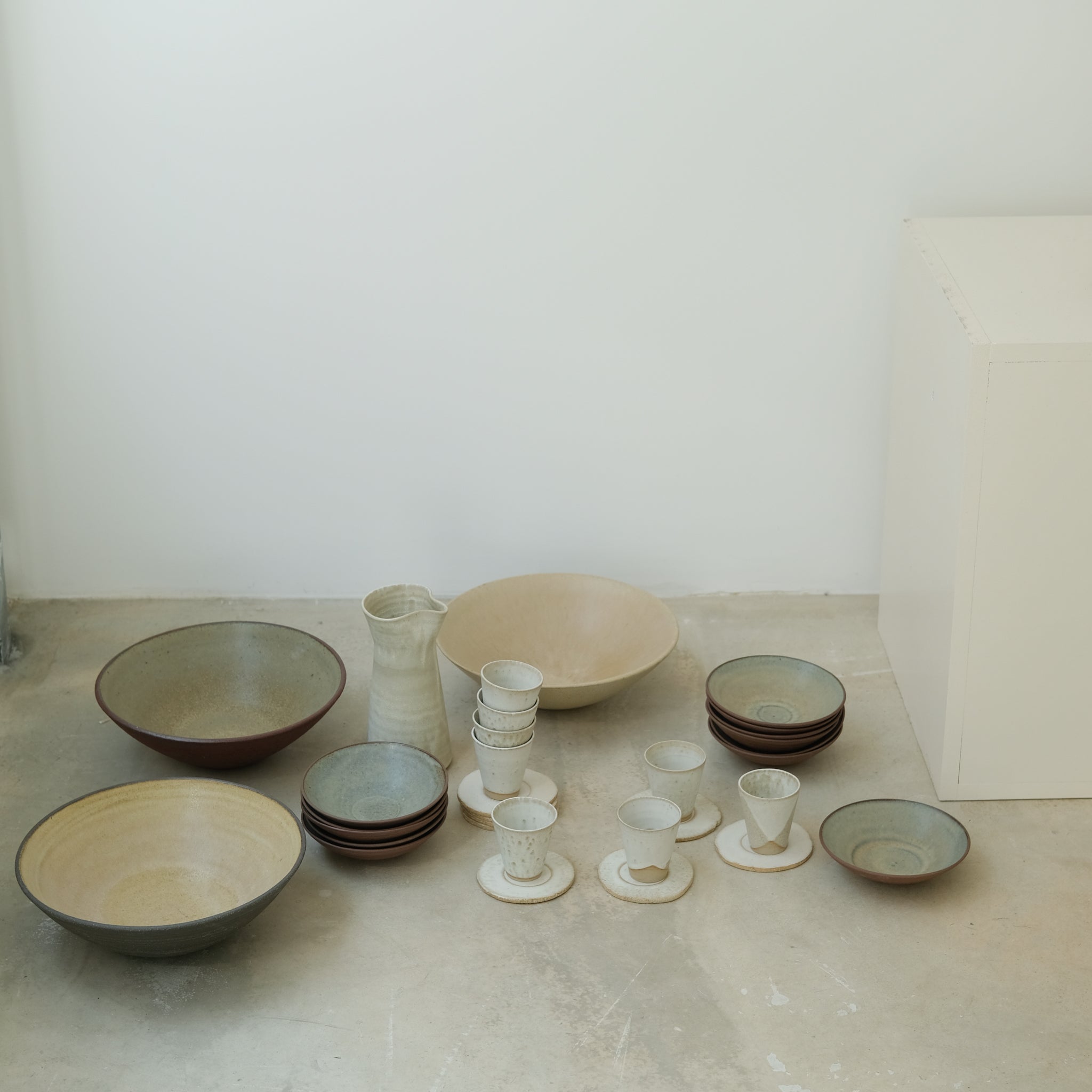 Set soucoupe et tasse blanc mat de Louise Noart pour Brutal Ceramics