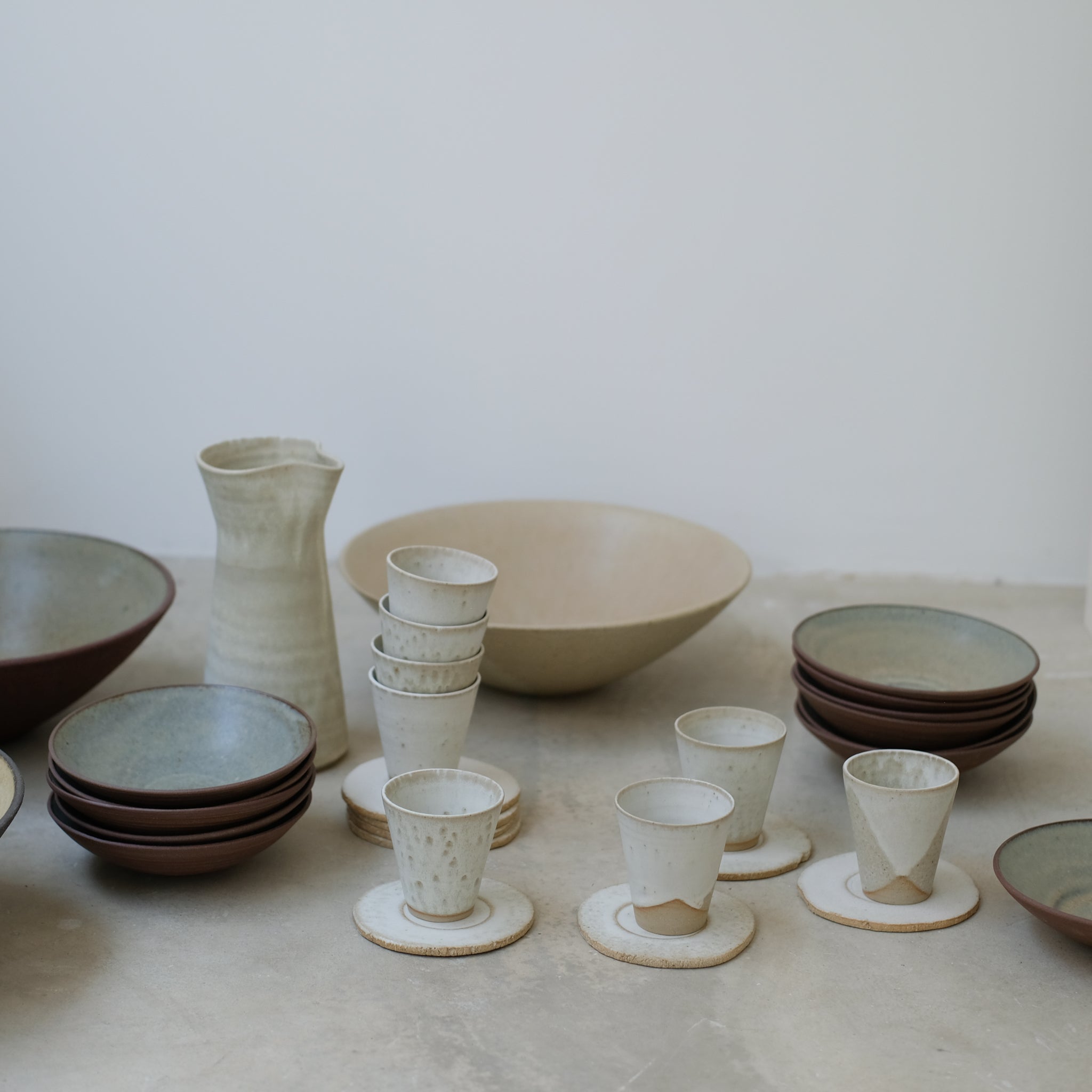 Pichet en grès blanc par Louise Noart pour Brutal Ceramics