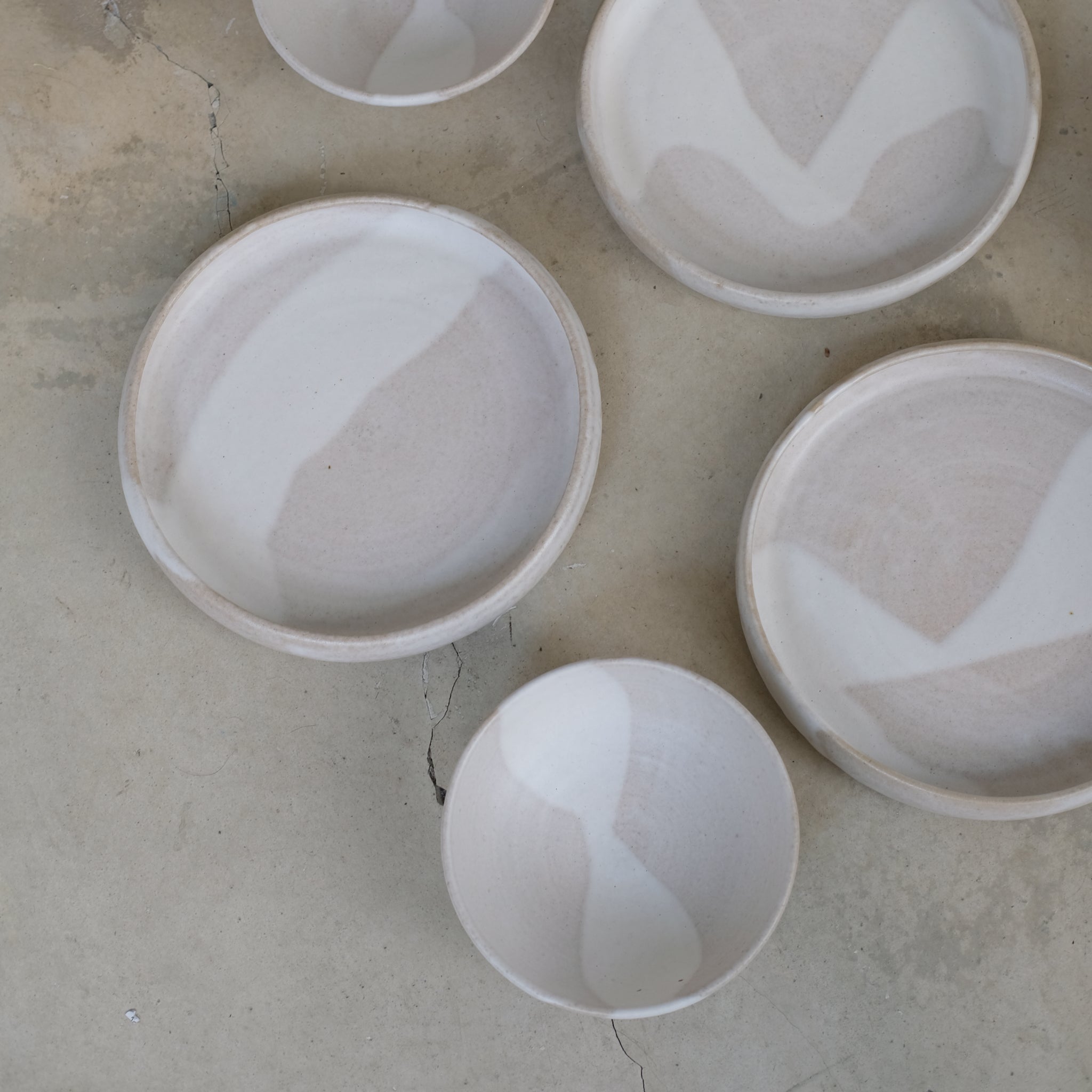 Bol en grès blanc par Nolwenn Baillet chez Brutal Ceramics