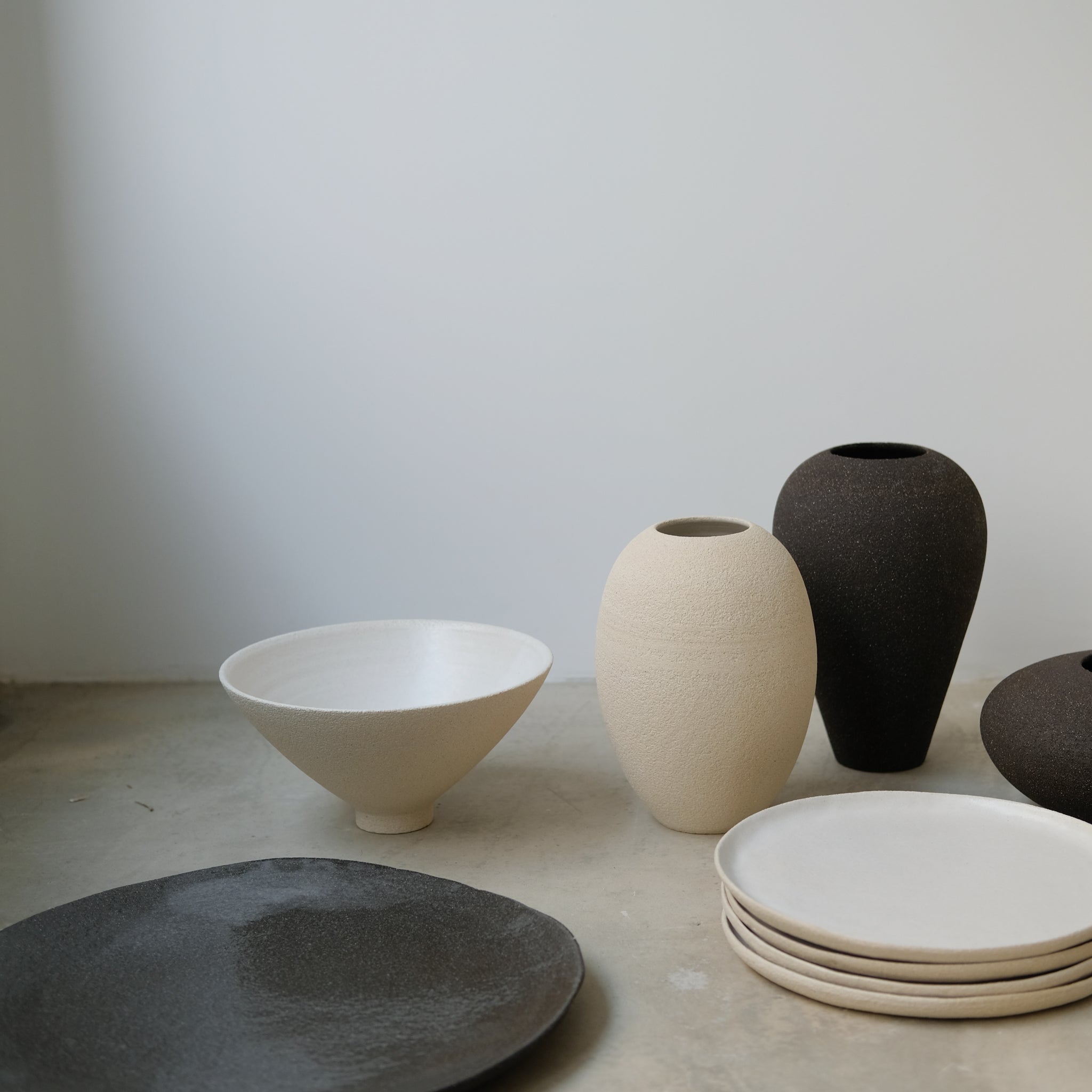 Coupe en grès par Pauline Boisaubert chez Brutal Ceramics