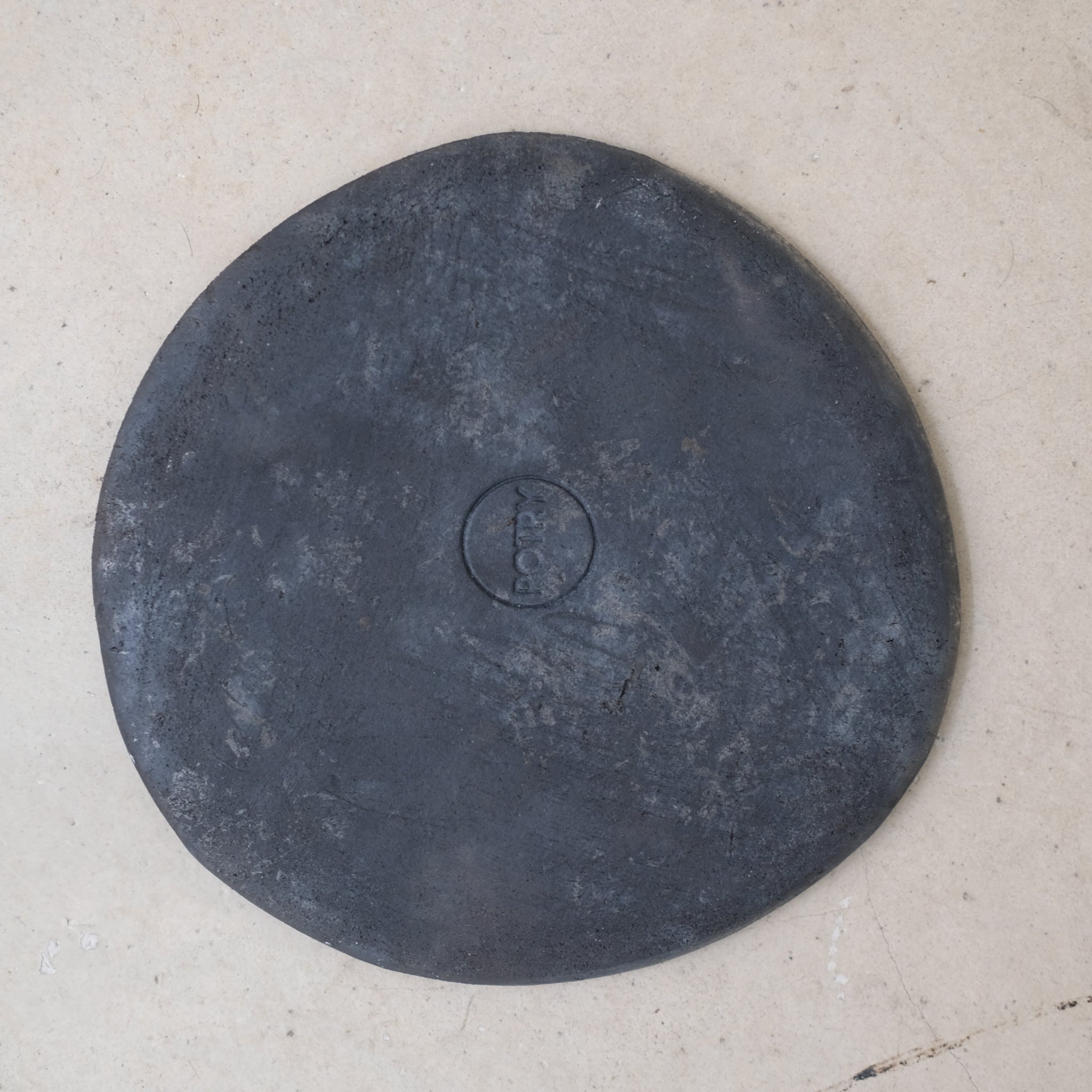 Assiette D17cm  Raku en grès par la céramiste Potry chez Brutal 