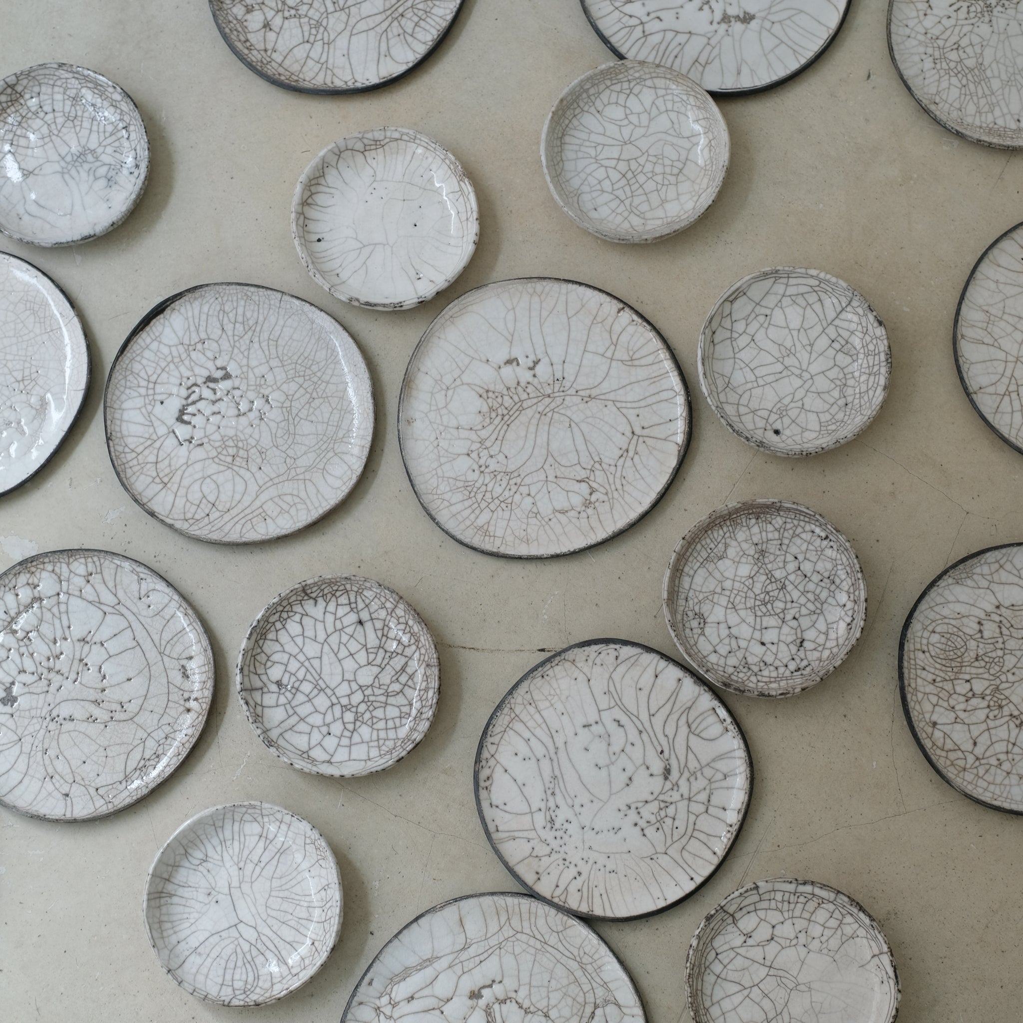 Assiette D17cm  Raku en grès par la céramiste Potry chez Brutal 