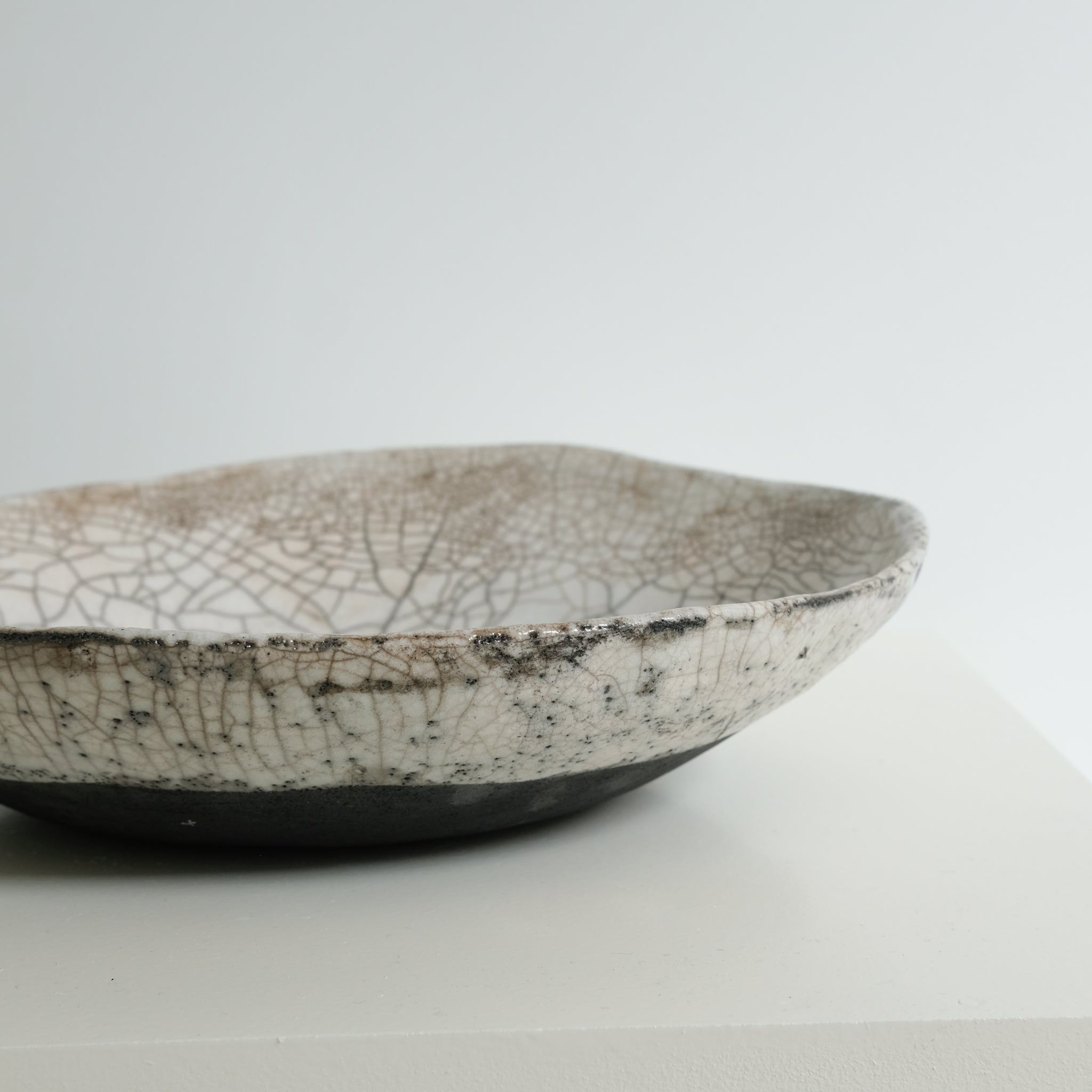 Coupe Raku en grès par la céramiste Potry chez Brutal Ceramics
