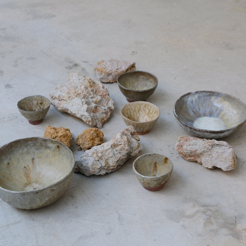 Tasse en terre glanée 60ml  - Jaune Ocre de Judith Lasry pour Brutal Ceramics