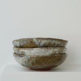 Assiette en terre glanée D16,5 cm / cosmique de Judith Lasry pour Brutal Ceramics