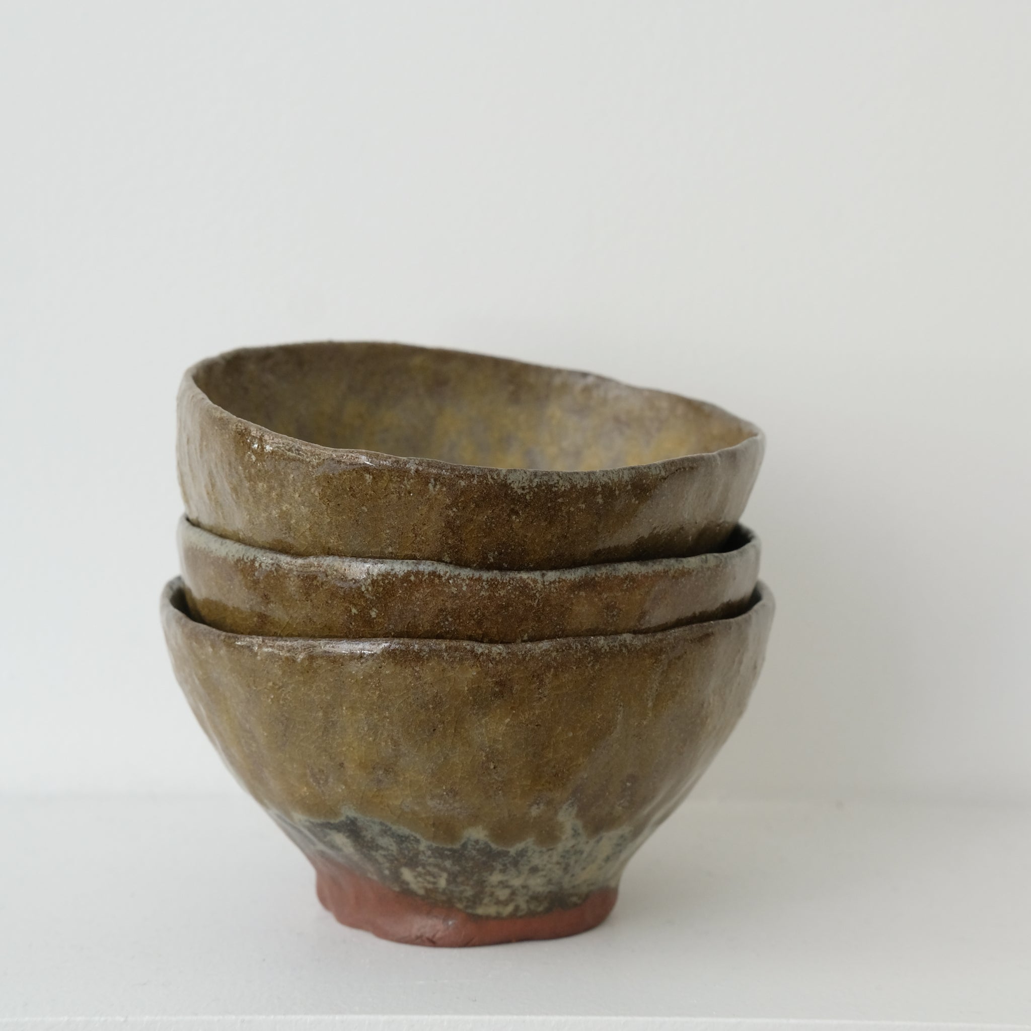Bol en terre glanée D9,5 cm - Cuivre Kaki mat de Judith Lasry pour Brutal Ceramics