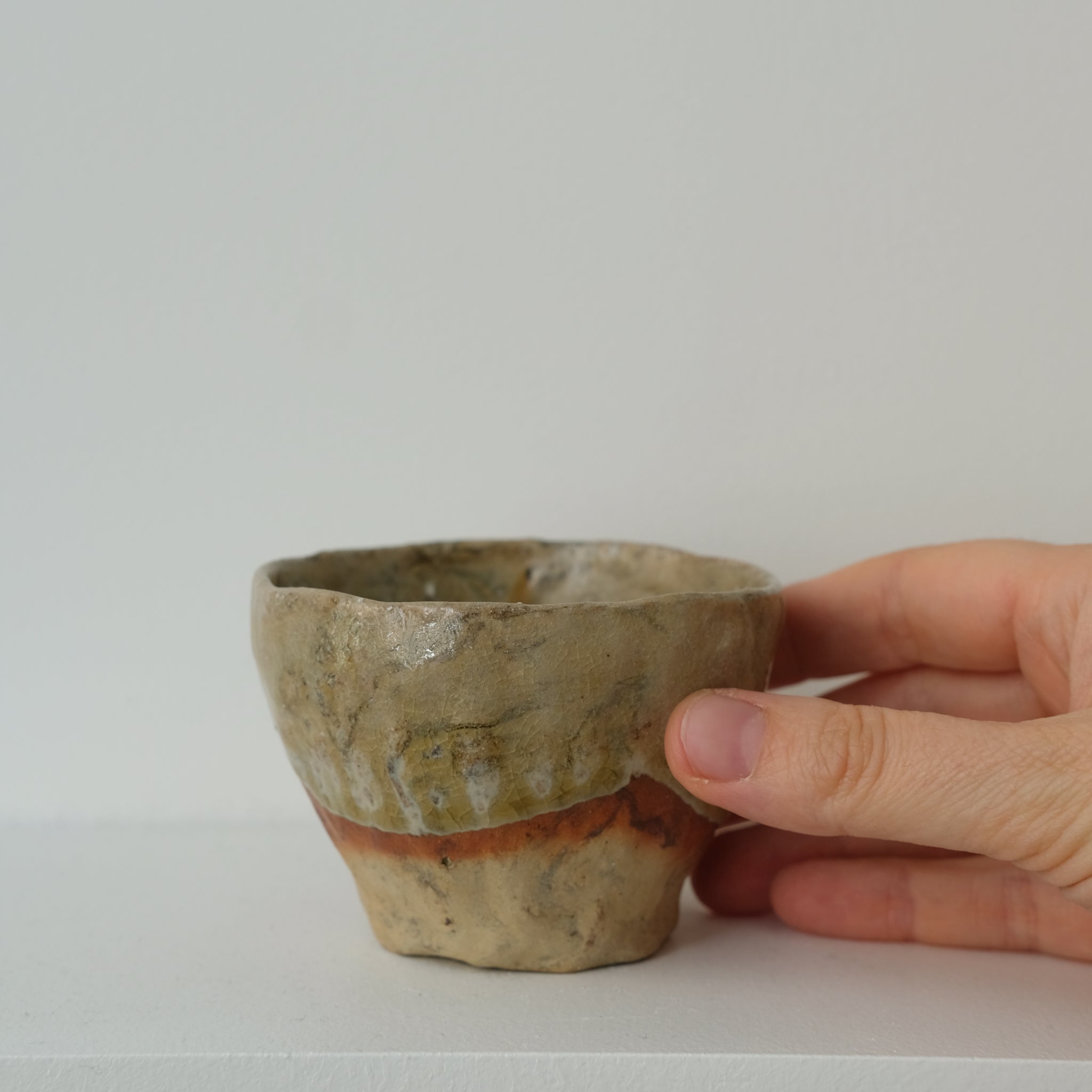 Tasse en terre glanée 160ml  - Vert Gris de Judith Lasry pour Brutal Ceramics