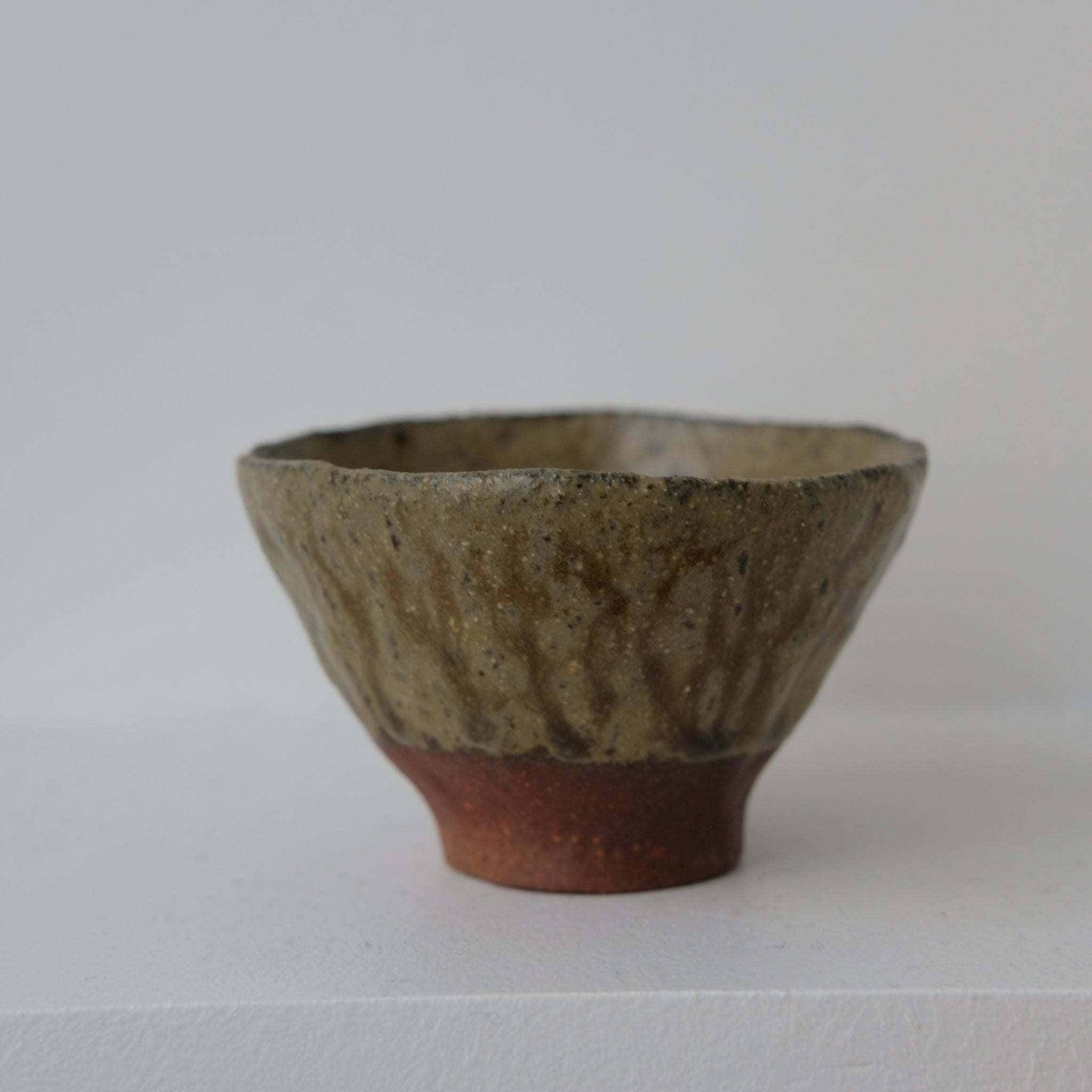 Tasse en terre glanée 60ml  - Vert de Judith Lasry pour Brutal Ceramics