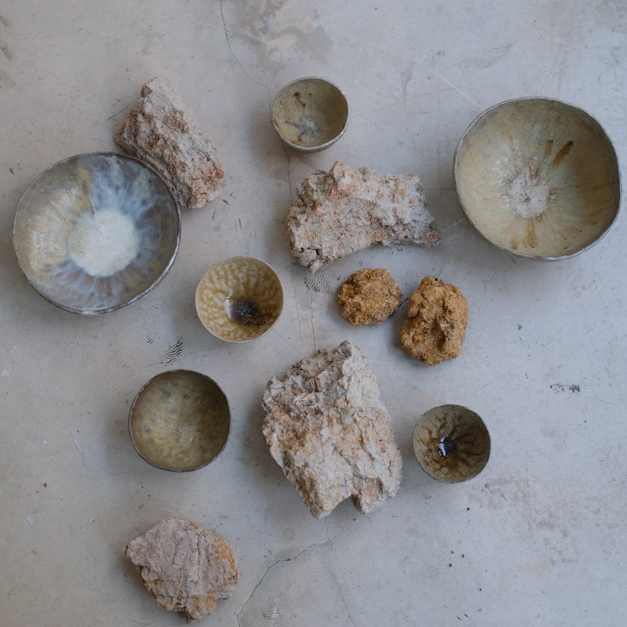 Bol en terre glanée D9,5 cm - Cuivre Kaki mat de Judith Lasry pour Brutal Ceramics