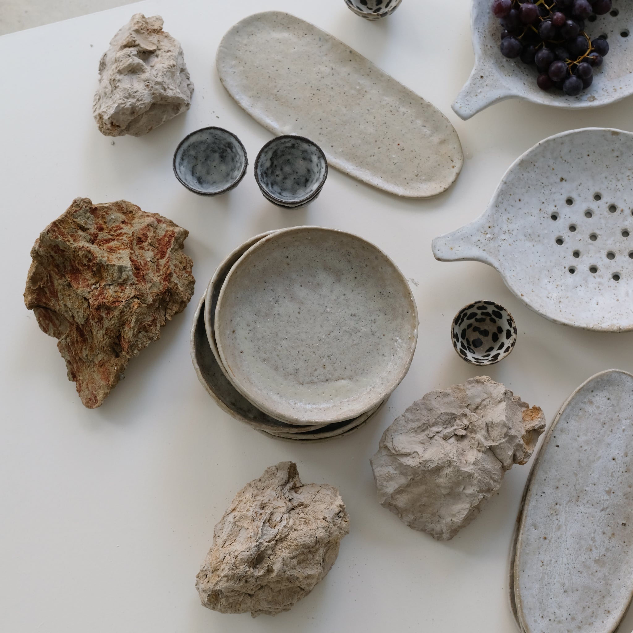 Assiette en terre glanée D 18cm- Blanc satiné par Potry pour Brutal Ceramics