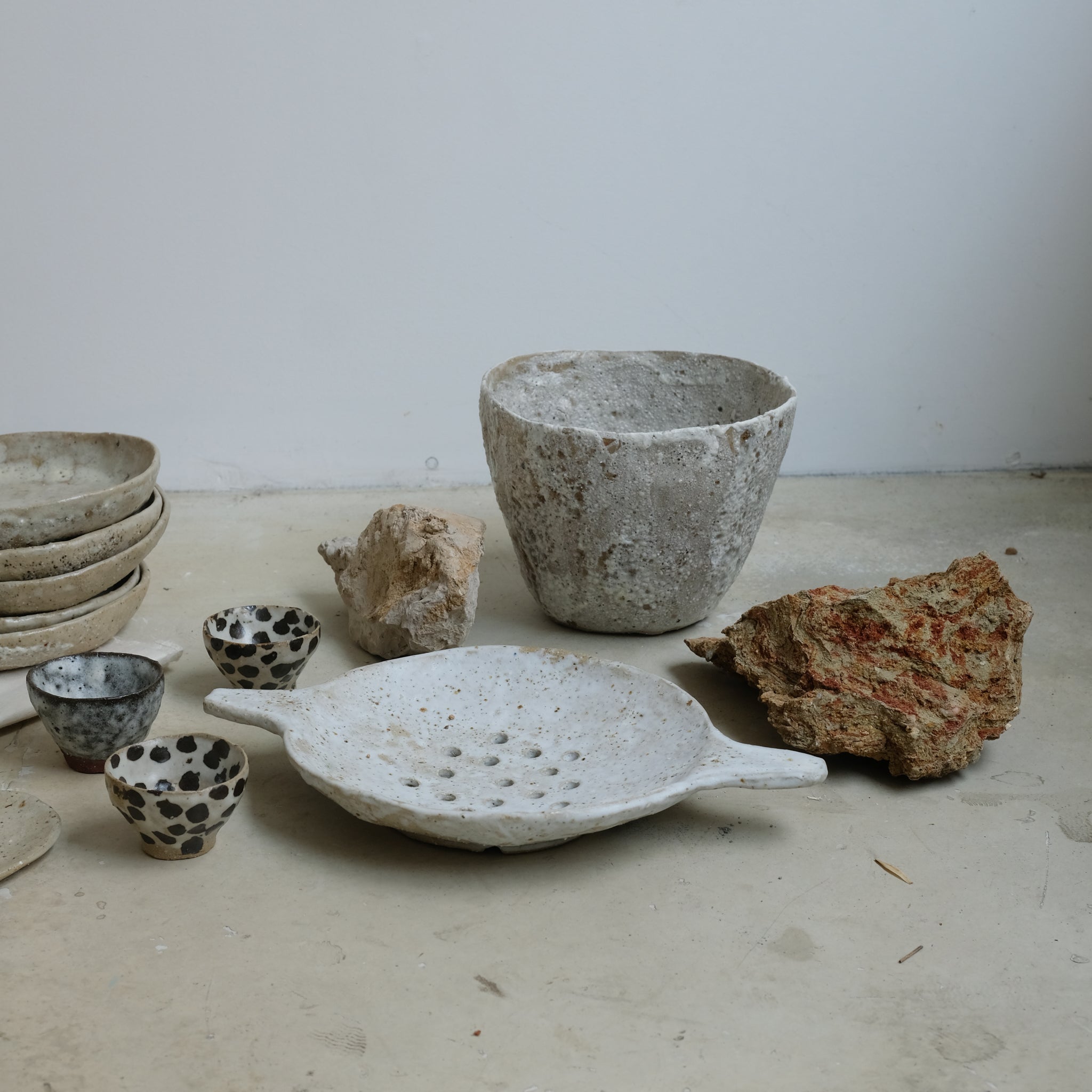 Coupe en terre glanée D 18,5cm- Blanc mat par Potry pour Brutal Ceramics