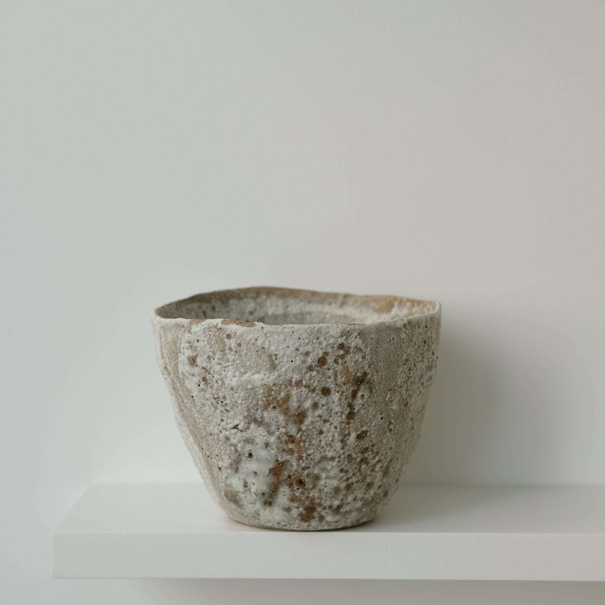 Coupe en terre glanée D 18,5cm- Blanc mat par Potry pour Brutal Ceramics