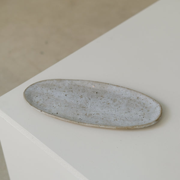 Plat Oval en terre glanée L 27cm- blanc satiné par Potry pour Brutal Ceramics