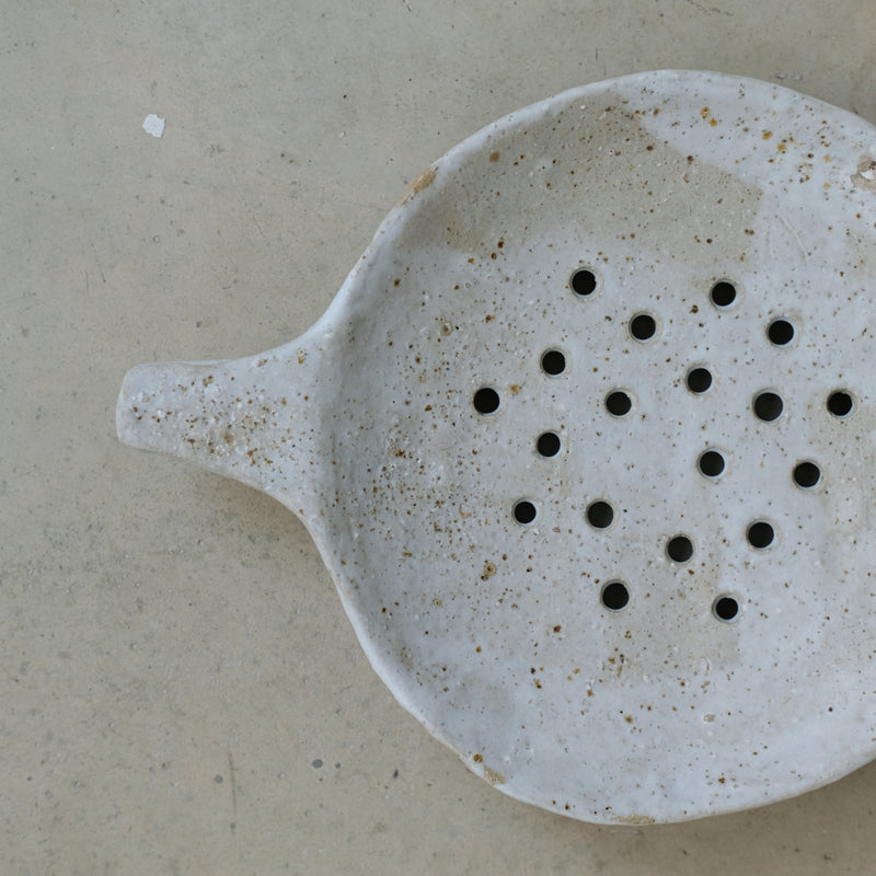 Passoire en terre glanée D 21cm- Blanc mat par Potry pour Brutal Ceramics