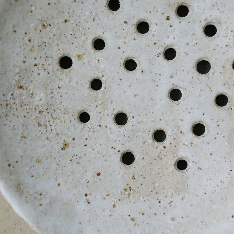 Passoire en terre glanée D 21cm- Blanc mat par Potry pour Brutal Ceramics