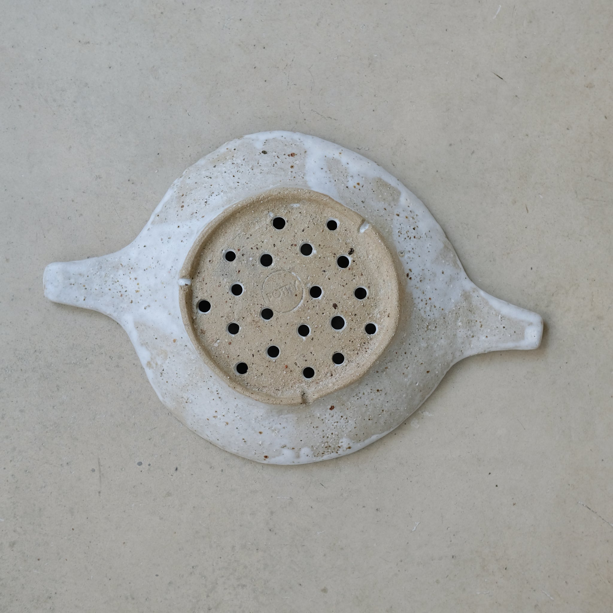 Passoire en terre glanée D 21cm- Blanc mat par Potry pour Brutal Ceramics