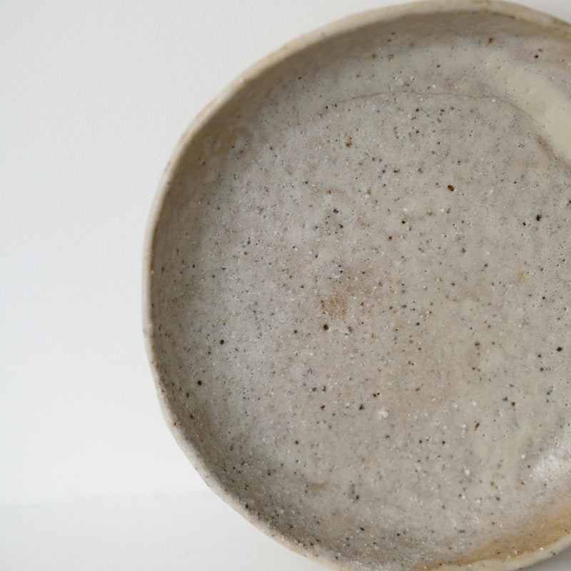 Assiette en terre glanée D 18cm- Blanc satiné par Potry pour Brutal Ceramics