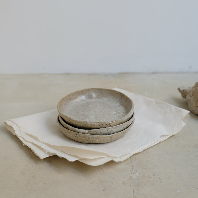 Assiette en terre glanée D 18cm- Blanc satiné par Potry pour Brutal Ceramics