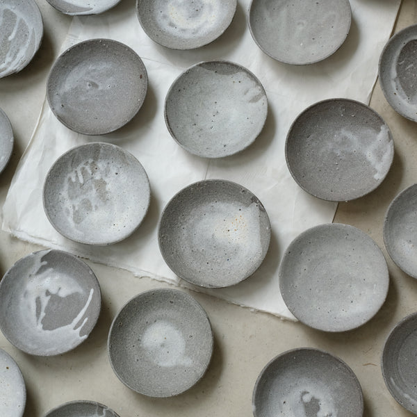 Assiette Moon par le céramiste Benoit Audureau chez Brutal Ceramics