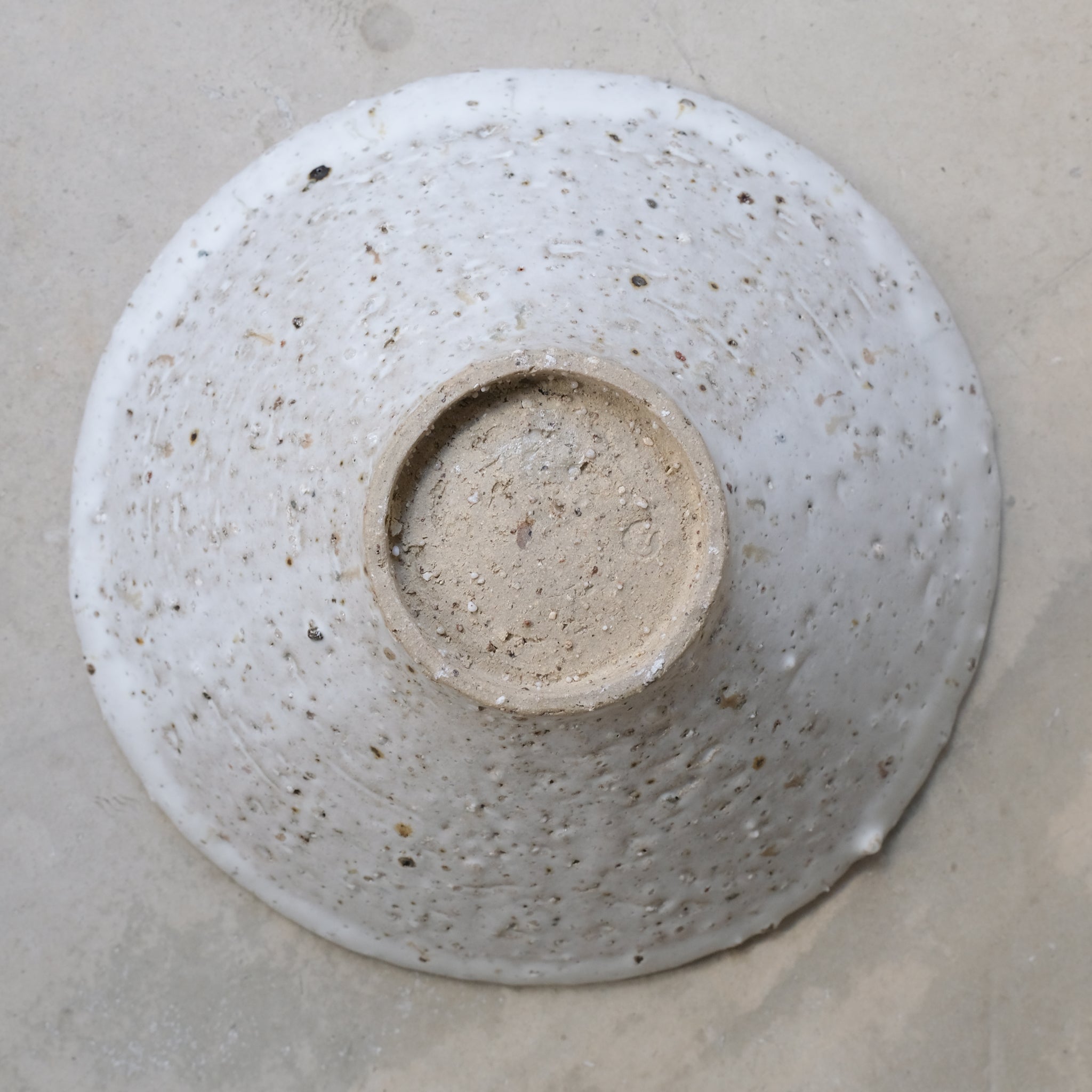 Saladier D 26cm -Blanc beige moucheté par Benoit Audureau chez Brutal 