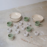 Assiette creuse sable de Camille Esnée chez Brutal Ceramics