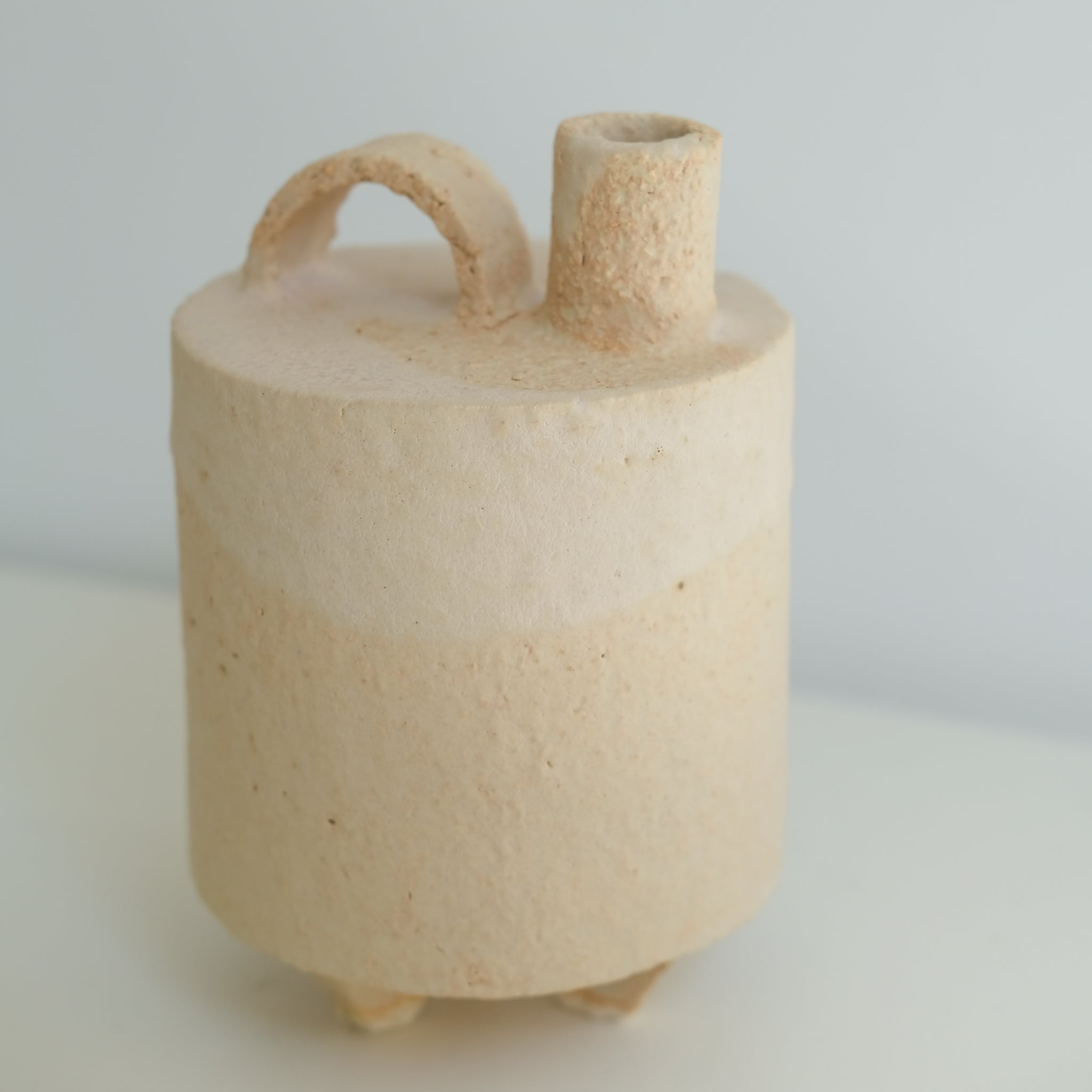 Bouteille coquille d'oeuf  H14,5cm Catherine Dix Ceramics chez Brutal