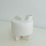 Bouteille en grès blanc H12cm Catherine Dix Ceramics chez Brutal Ceramics