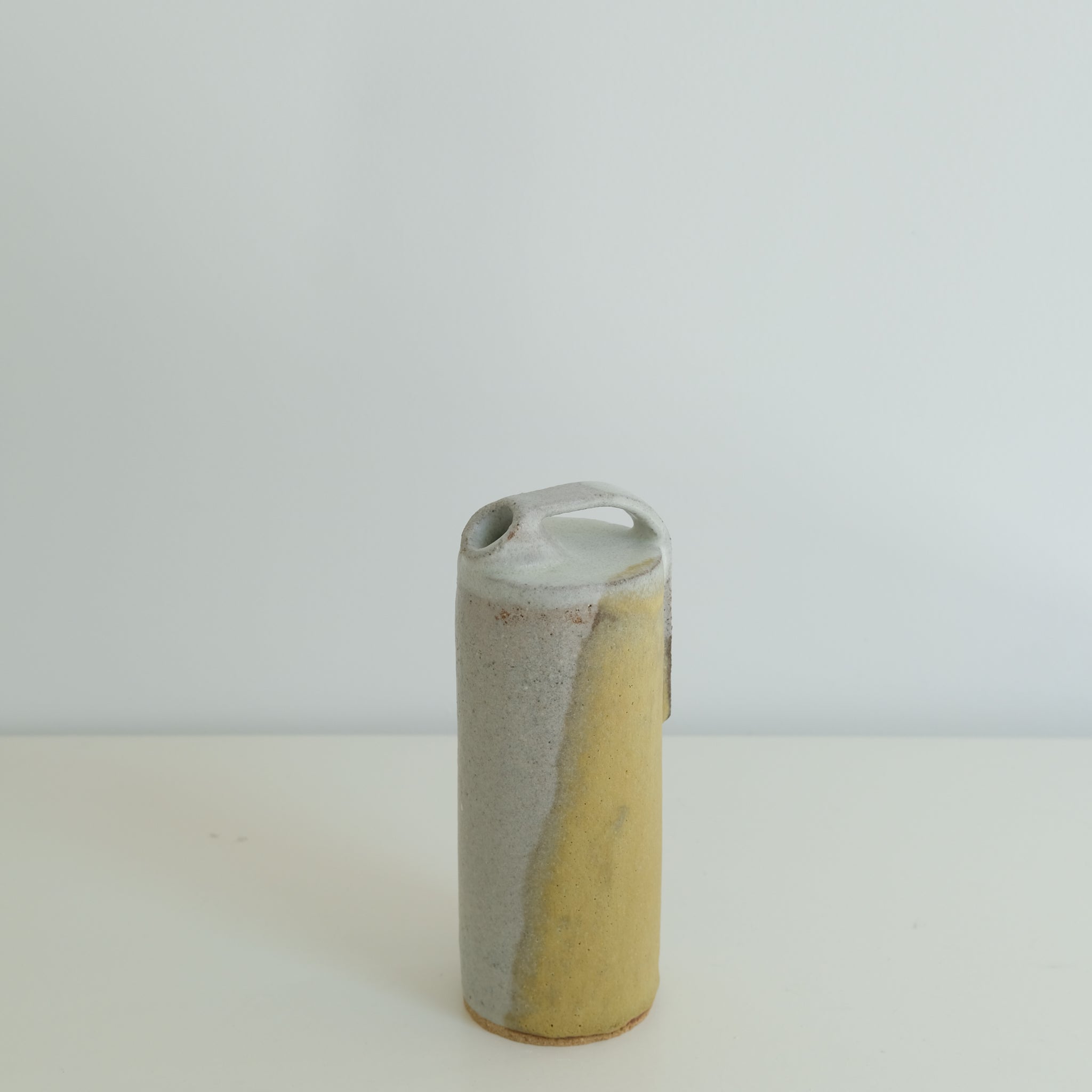 Vase Gris Jaune H17cm Catherine Dix Ceramics chez Brutal Ceramics