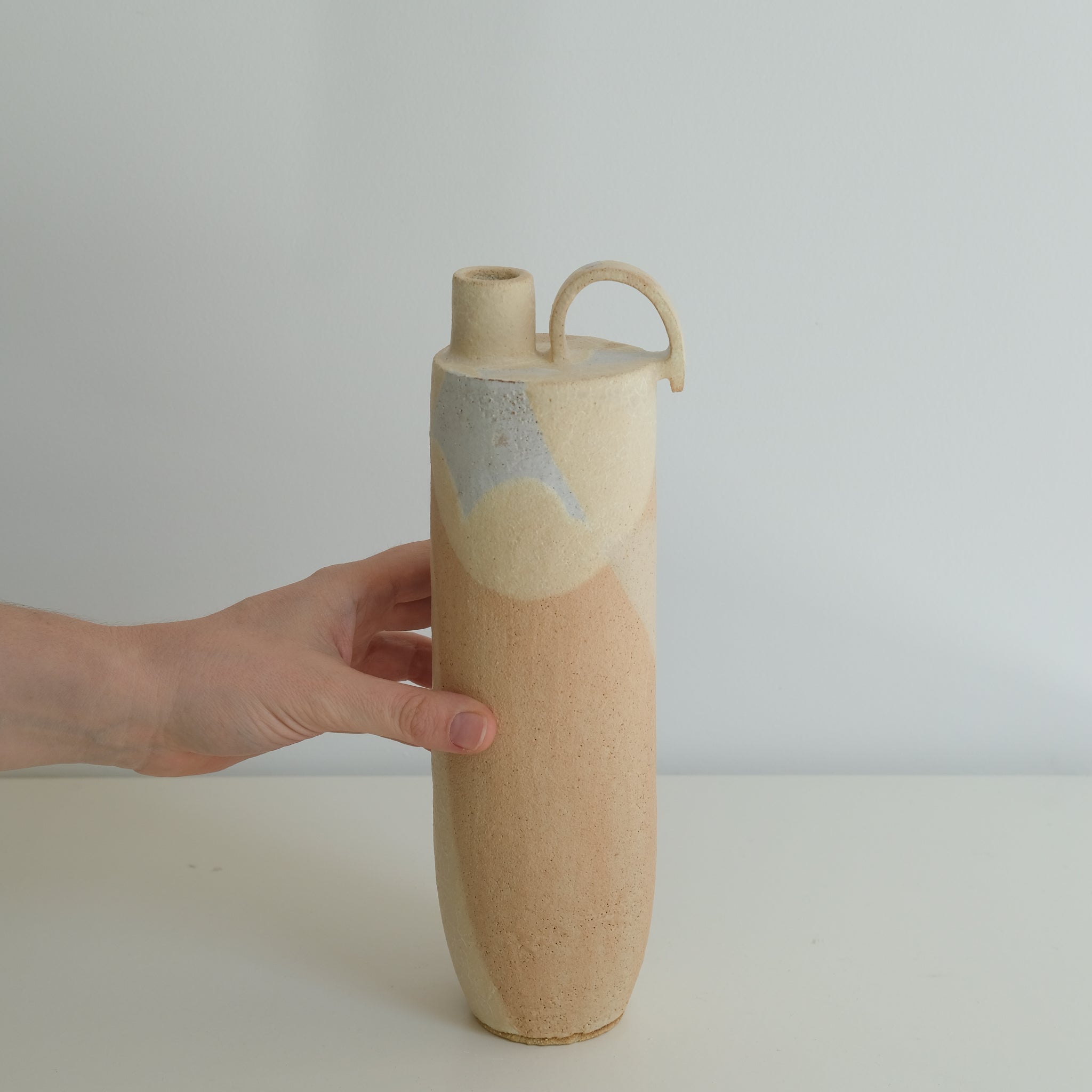 Bouteille H27cm abricot Catherine Dix Ceramics chez Brutal Ceramics
