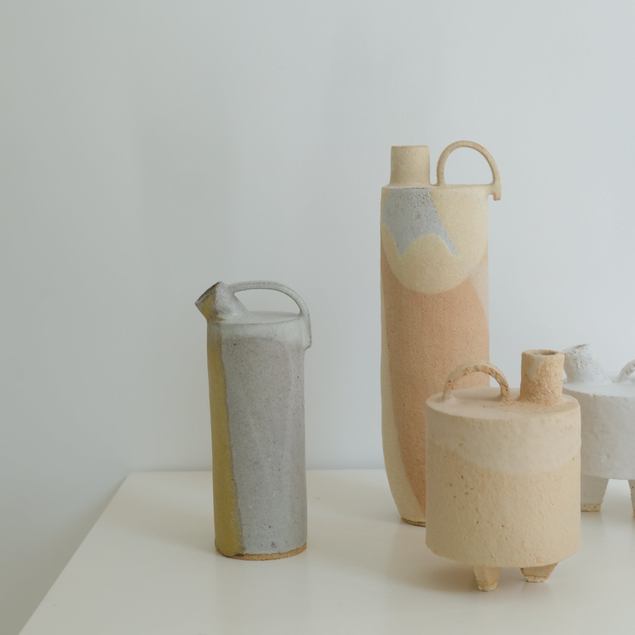 Vase Gris Jaune H18,5cm Catherine Dix Ceramics chez Brutal Ceramics