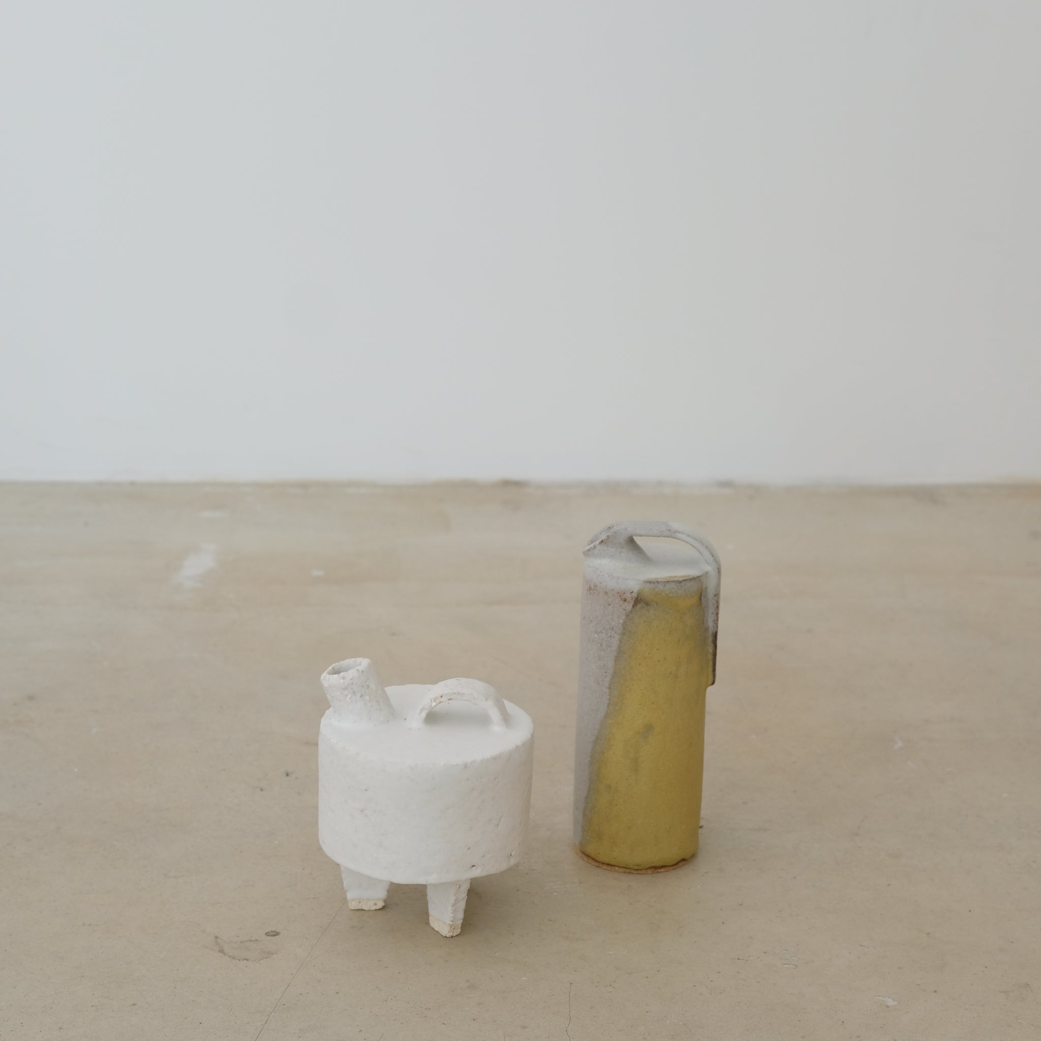 Vase en grès maïs chamotté H17cm - Gris Jaune