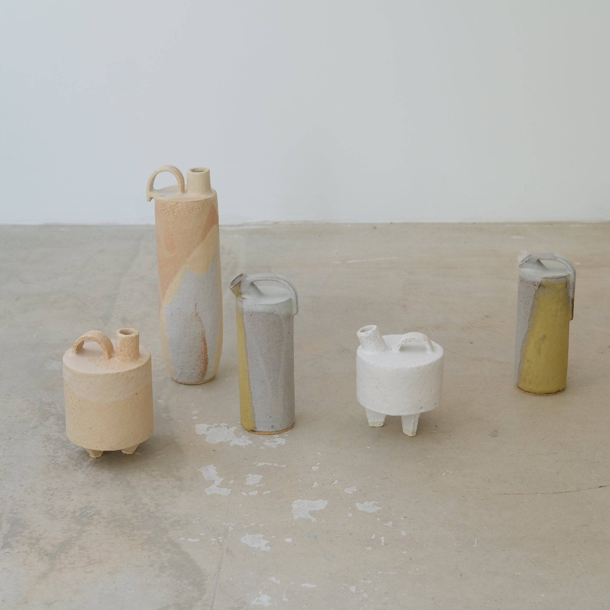 Bouteille en grès blanc H12cm Catherine Dix Ceramics chez Brutal Ceramics