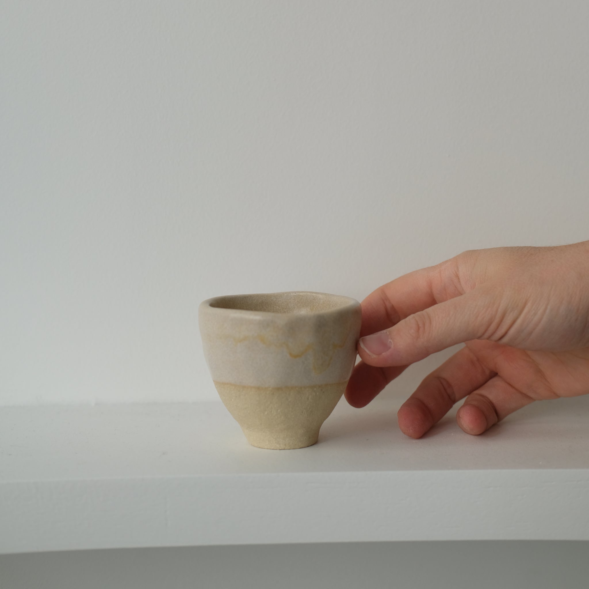 Tasse chouchou 80ml rosé par la céramiste Hélène Maury chez Brutal Ceramics