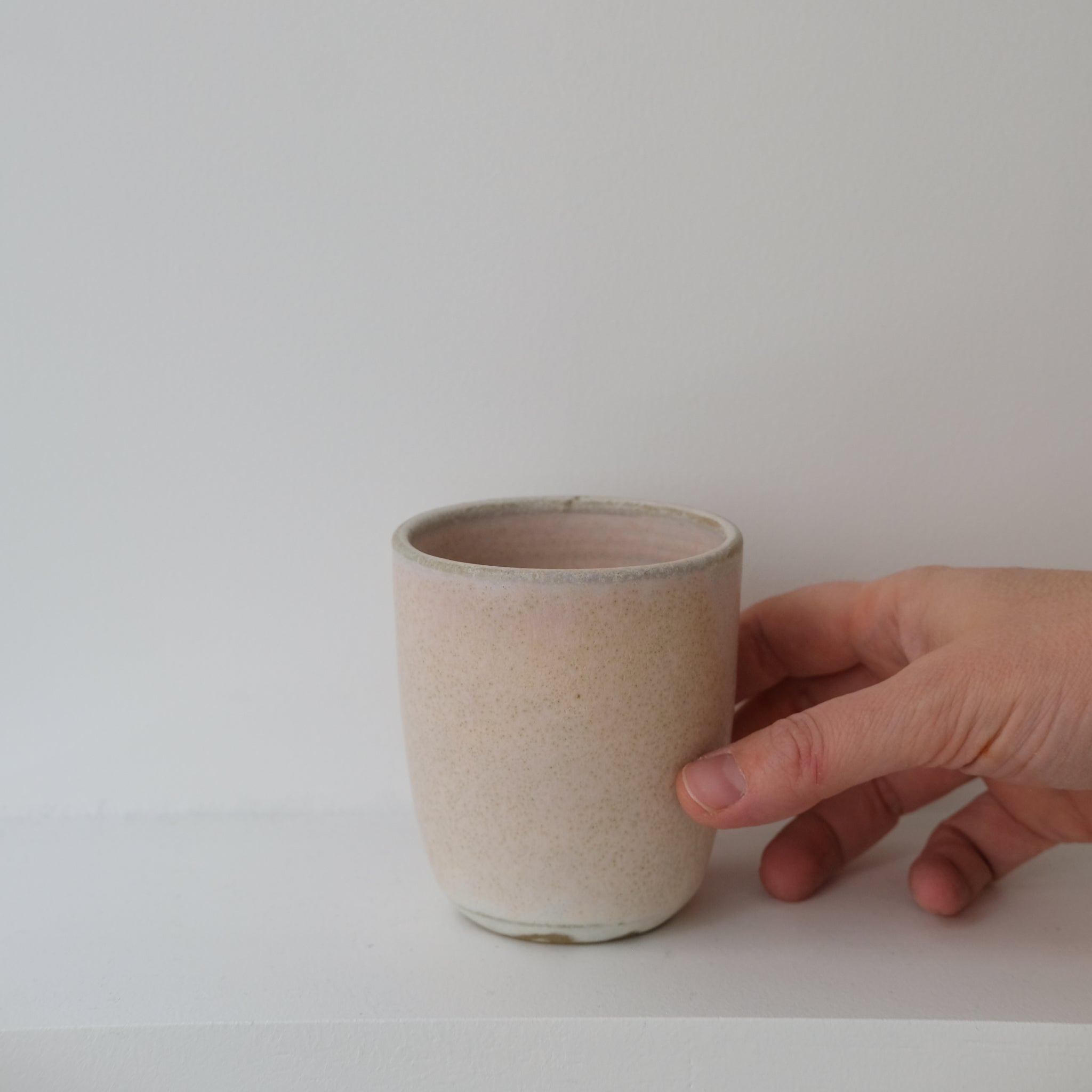 Tasse rose mat 220ml - de Hoji Ceramics chez Brutal Ceramics
