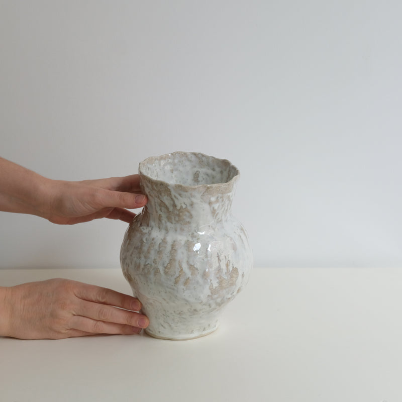 Vase en grès pyrité H21cm - blanc nacré