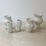 Vase en grès blanc H20cm blanc irisé par Lucile Boudier chez Brutal Ceramics