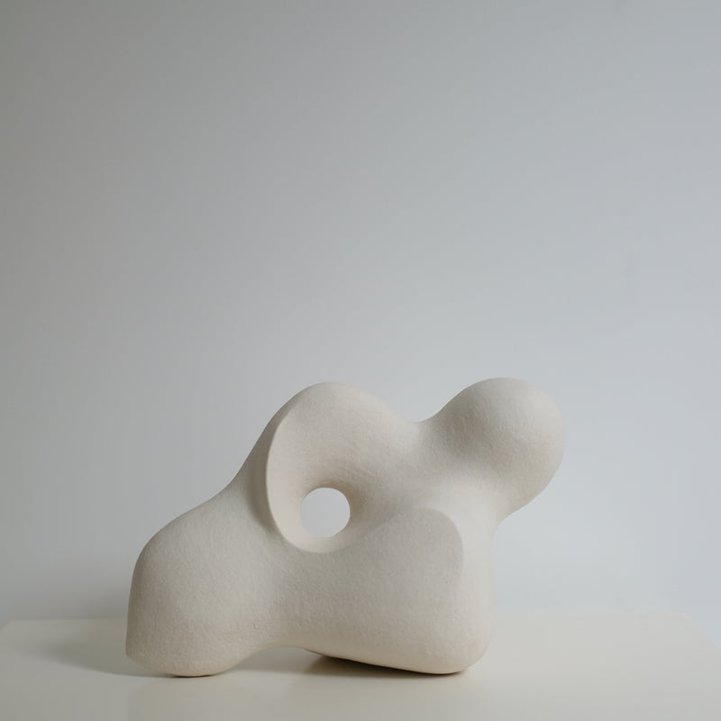 Sculpture "Dancing Stone"  blanc mat de Terre Brute chez Brutal Ceramics