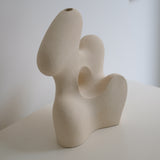Sculpture "Adder Stone" beige de Terre Brute chez Brutal Ceramics