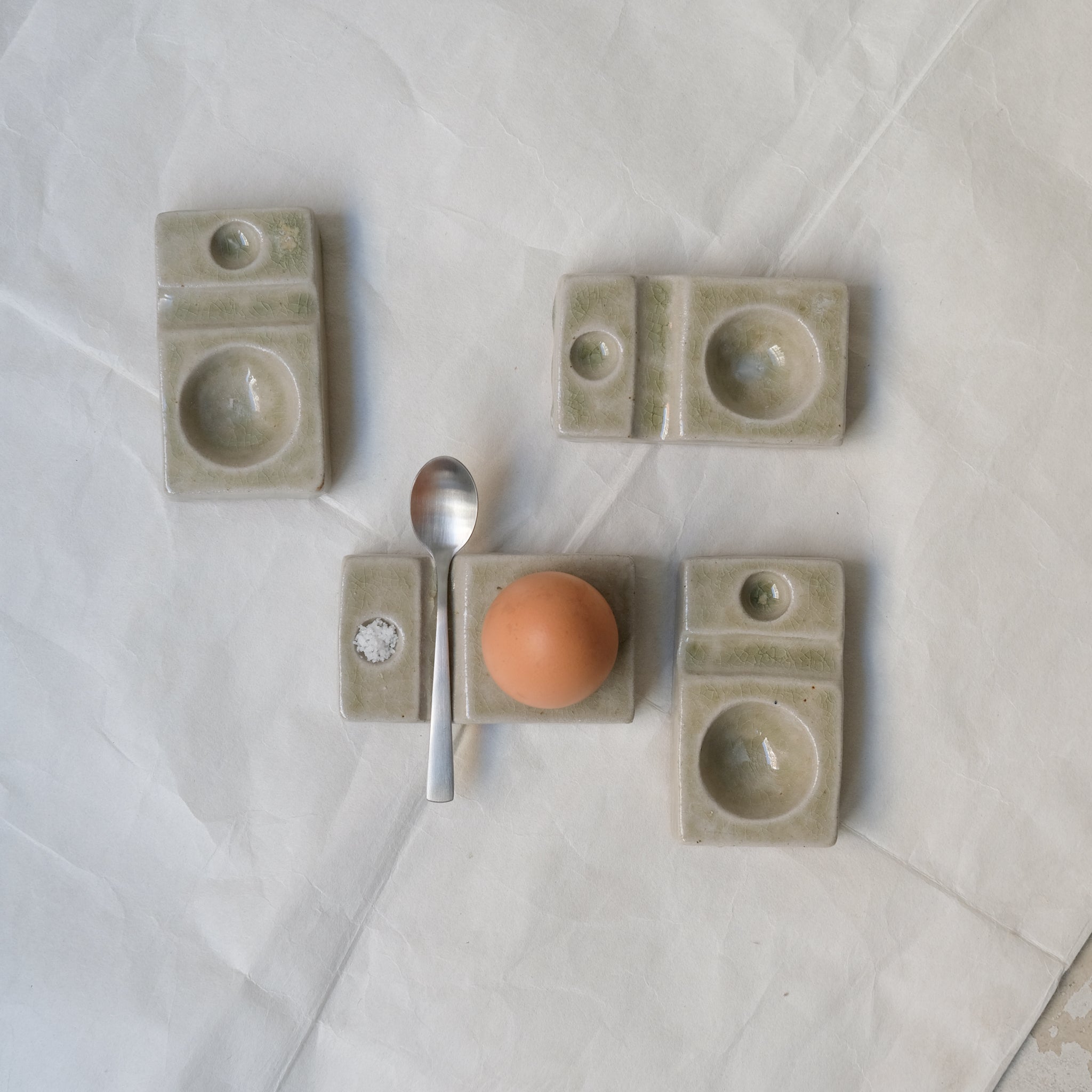 Egg cup in red stoneware cooked over a wood fire L 10cm - Cracked jade green