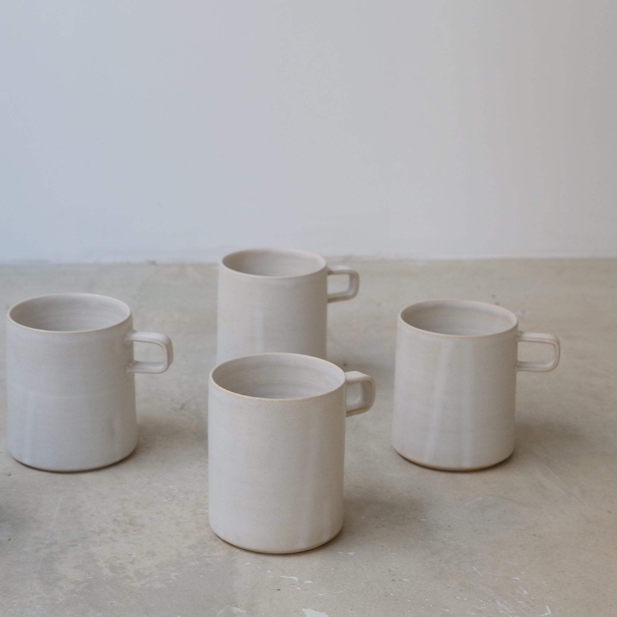 Tasse en grès blanc 470ml - Blanc Cassé d'Atelier Epiney chez Brutal 