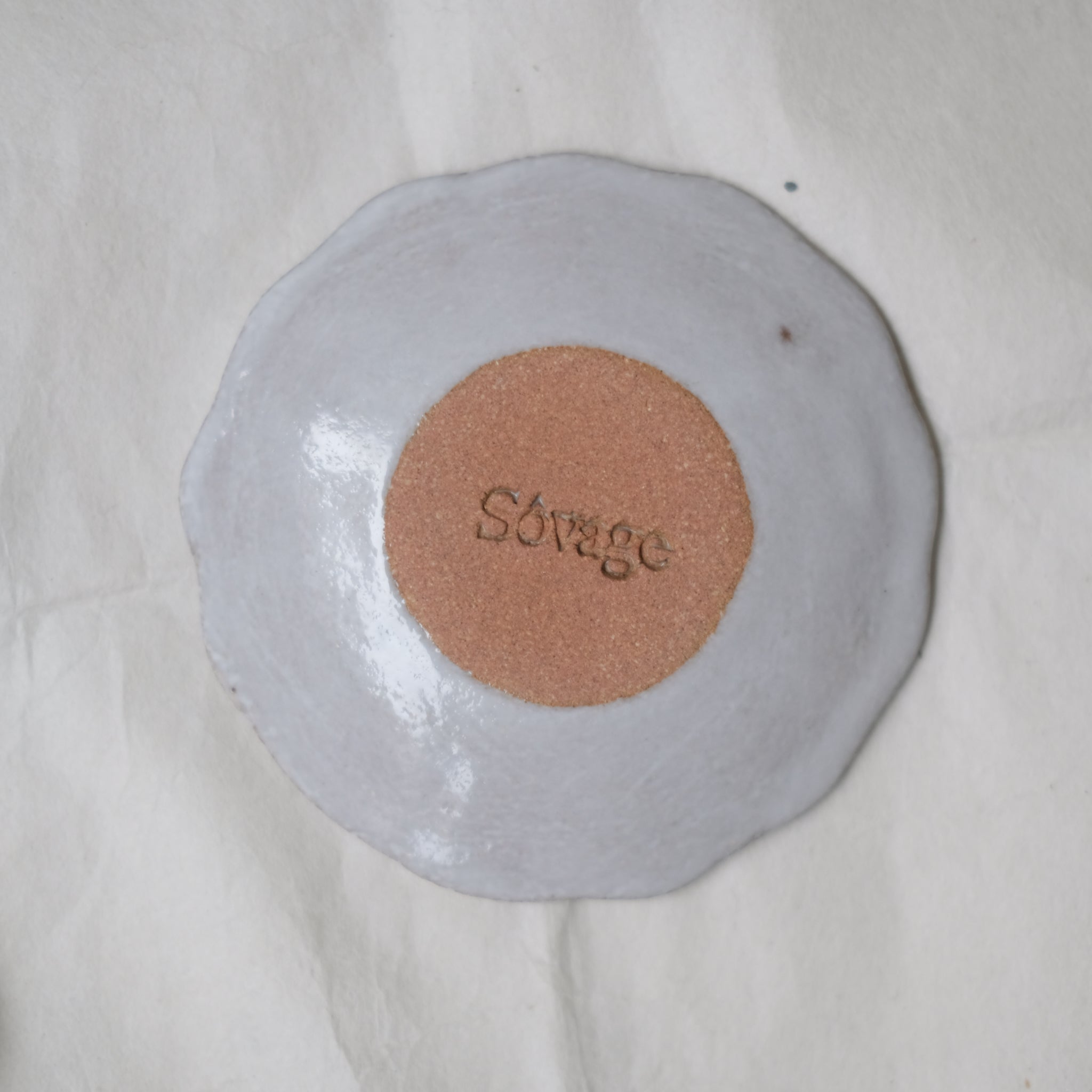 Assiette D 9cm - Blanc gris brillant par Atelier Sôvage chez Brutal Ceramics