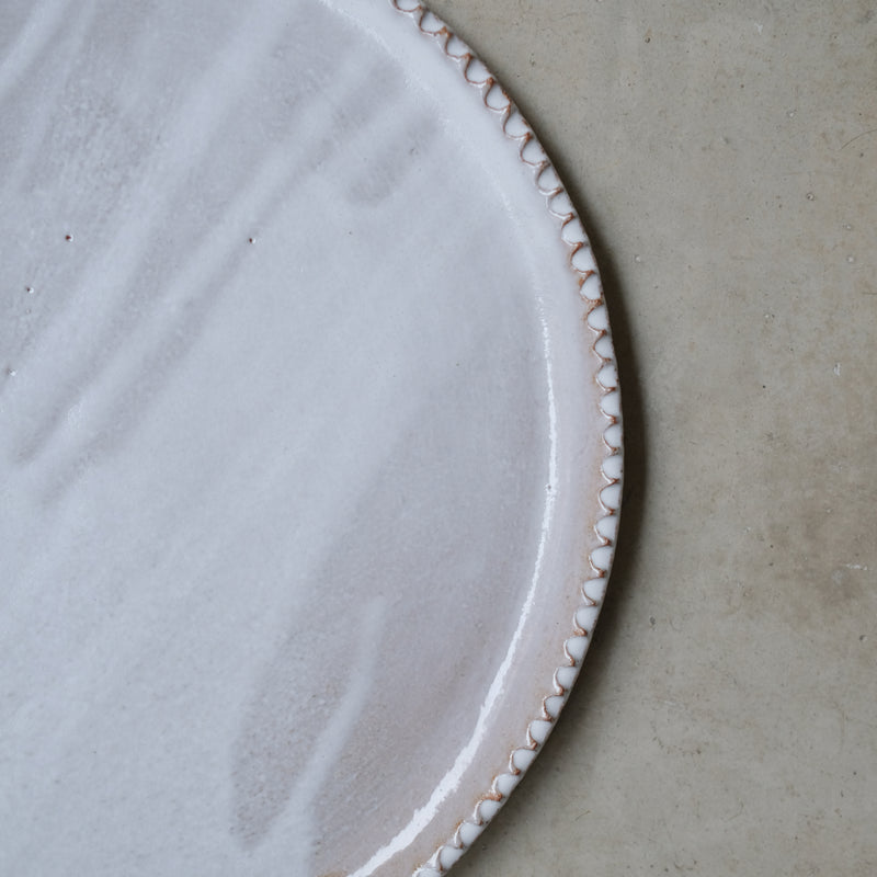 Assiette D 25cm - Blanc gris satiné par Atelier Sôvage chez Brutal Ceramics