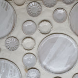 Assiette D 9cm - Blanc gris brillant par Atelier Sôvage chez Brutal Ceramics