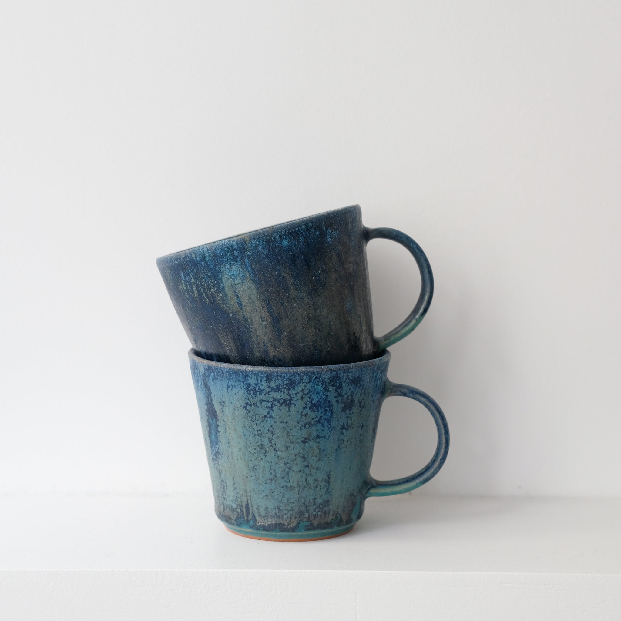 Tasse en grès 220ml - midnight stardust d'Aya Ogawa chez Brutal Ceramics