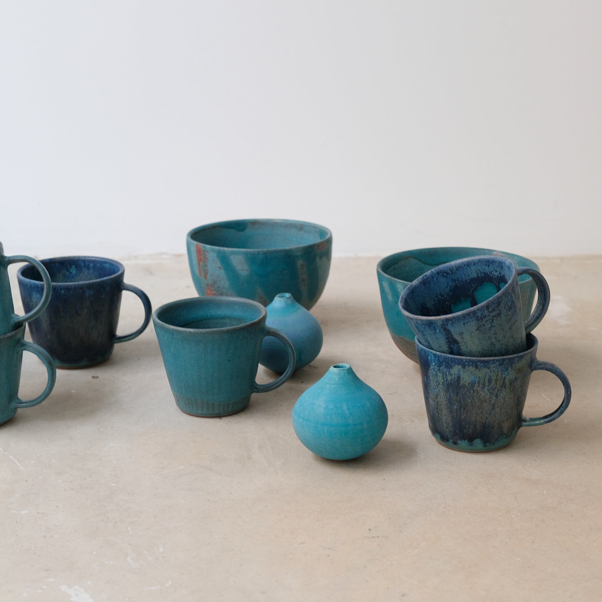 Petit vase bleu fait à la main au Japon, par Aya Ogawa 