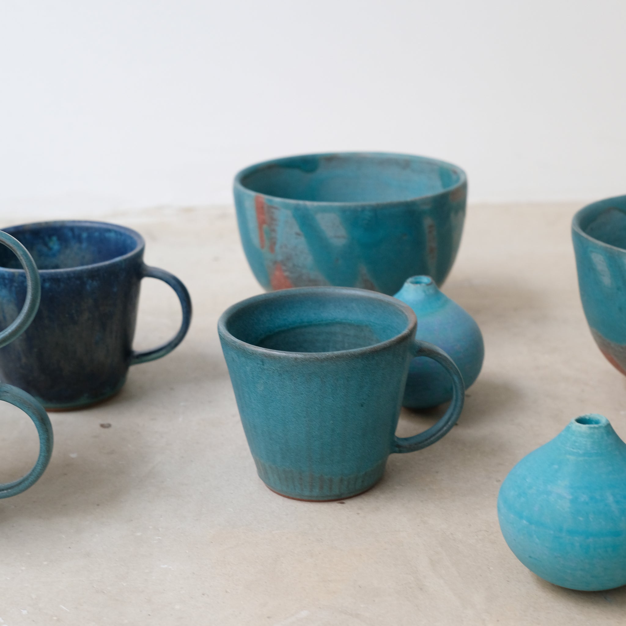 Tasse en grès 220ml - deep green d'Aya Ogawa chez Brutal Ceramics
