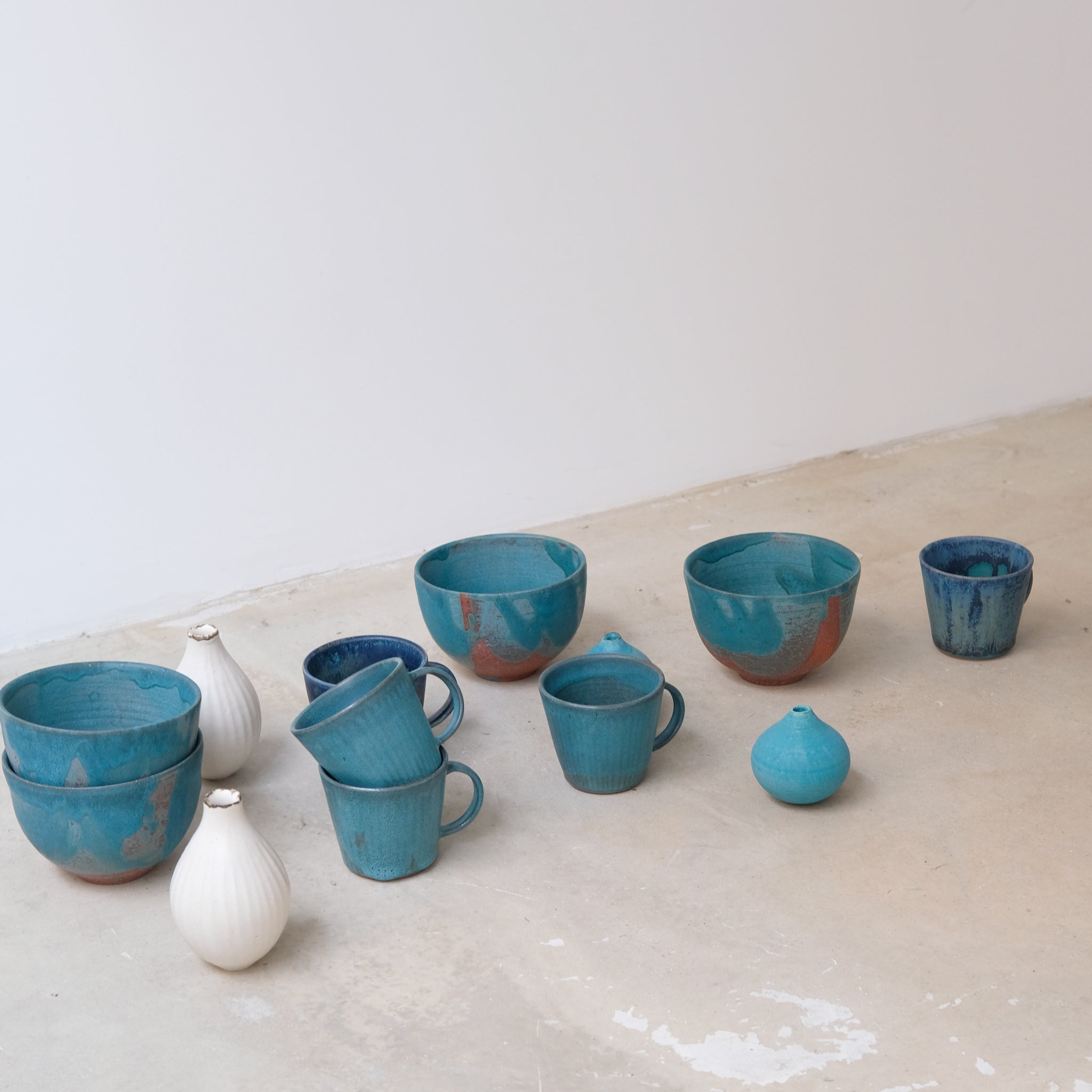 Tasse en grès 220ml - deep green d'Aya Ogawa chez Brutal Ceramics